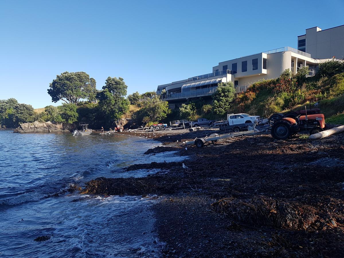 Te Kaha Beach Hotel Exterior foto