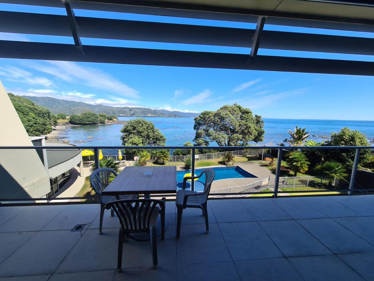 Te Kaha Beach Hotel Exterior foto